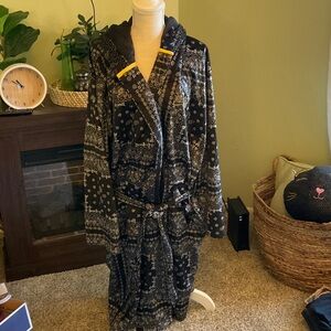 Size Large Dogg Supply by Snoop Dogg Plush Hooded Robe, Excellent Condition